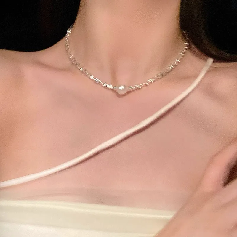 Pearl and Silver Fragment Necklace for Women – Elegant Light Luxury Clavicle Chain with Unique Design for Dresses and Outfits