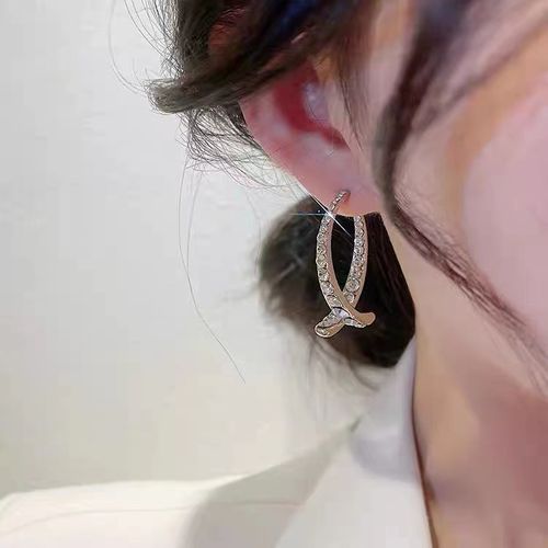 Korean Fashion Trendy Crossover Fish Tail Earrings – Sparkling Rhinestone Light Luxury Design with Elegant Style