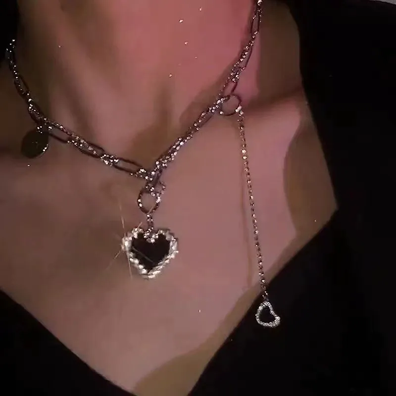 Vintage Black Mosaic Heart Necklace for Women – Hip-Hop Inspired INS Style Pendant with Unique Boutique Clavicle Chain and Premium Feel