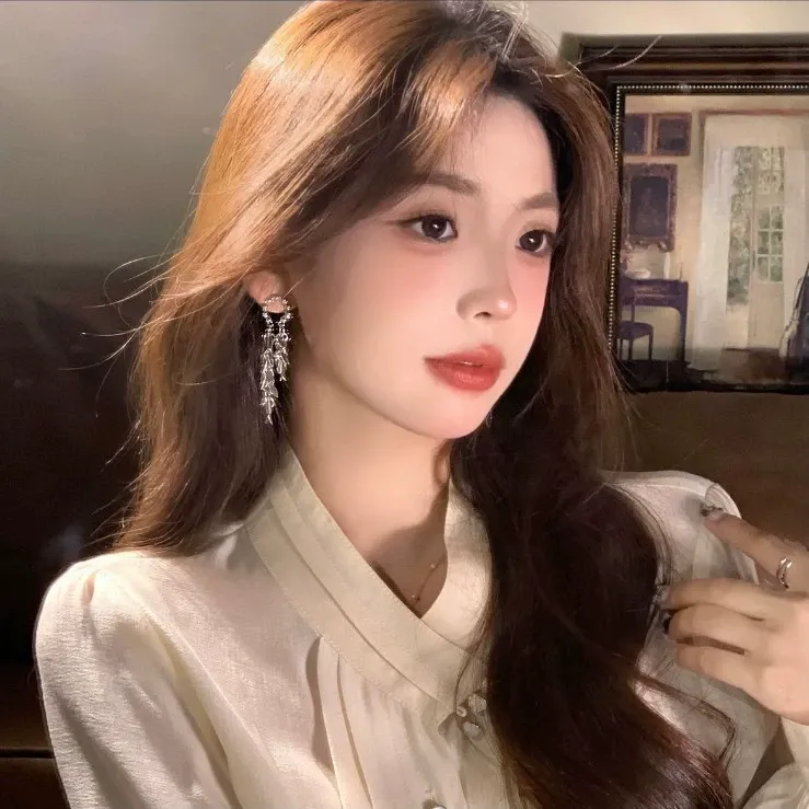 Metal Leaf Tassel Earrings – Minimalist European and American Style with 925 Silver Posts and Elegant Premium Feel