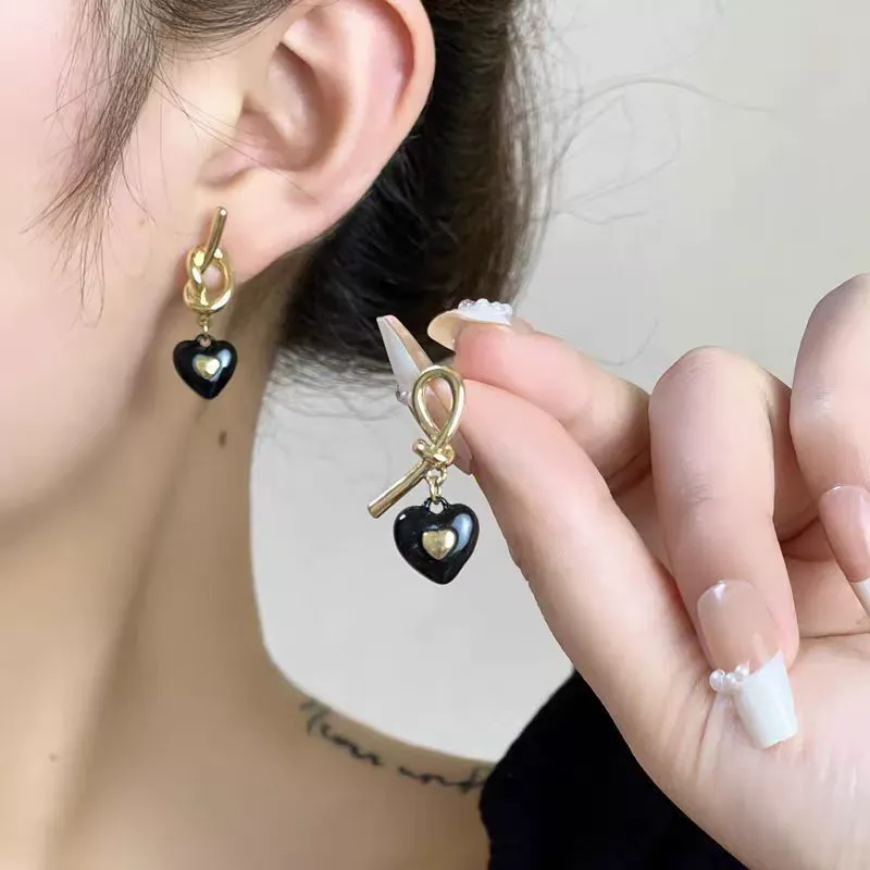 Vintage Black Heart Stud Earrings – Unique Fashion Design with 925 Silver Posts