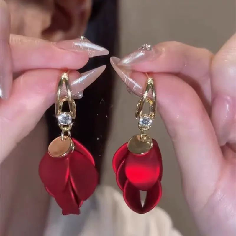 French Exquisite Red Matte Petal Earrings for Women – Elegant Light Luxury Drop Design with Boutique Fashion Style
