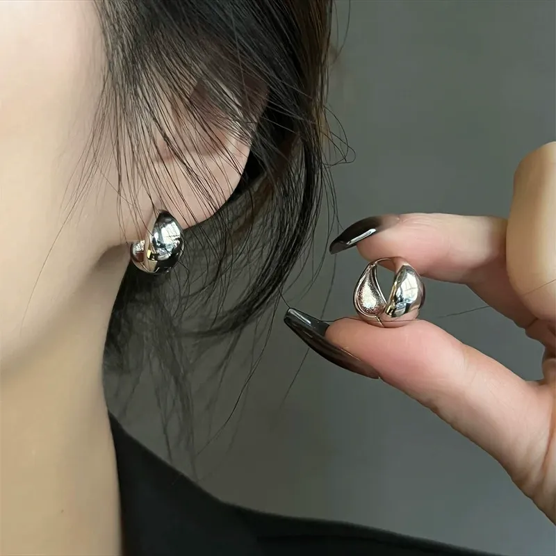 Geometric glossy silver teardrop ear studs