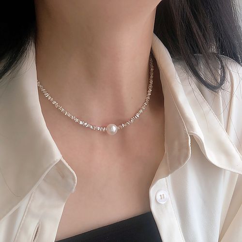 Pearl and Silver Fragment Necklace for Women – Elegant Light Luxury Clavicle Chain with Unique Design for Dresses and Outfits