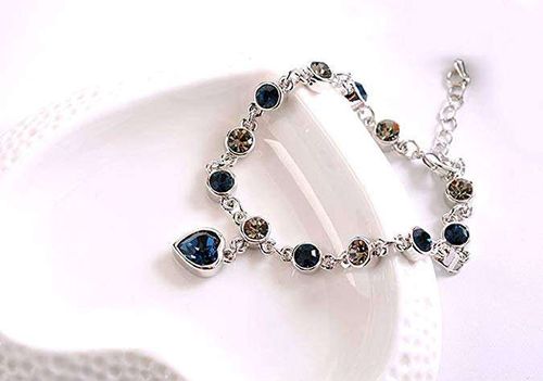 This brand specializes in high-end luxury goods like watches and jewelry😍Love Crystal Heart Charm Bracelet Adjustable Link Bracelets