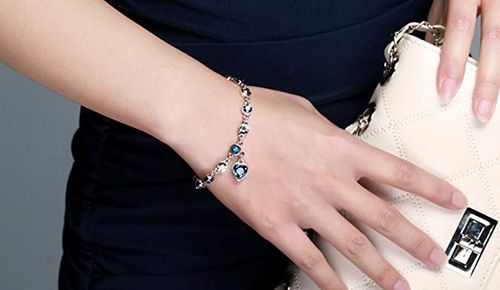 This brand specializes in high-end luxury goods like watches and jewelry😍Love Crystal Heart Charm Bracelet Adjustable Link Bracelets