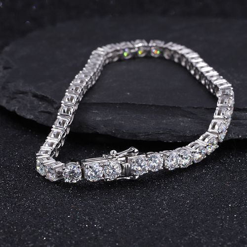 😍Hey, fairies! Check it out! High-end luxury bracelets for women are here! 💕We carefully select rare materials and create them with craftsmanship. They are luxurious and exquisite. Wearing them will fully show your noble temperament. They are perfect for daily life or important occasions. Don't miss them if you love beauty! 😘