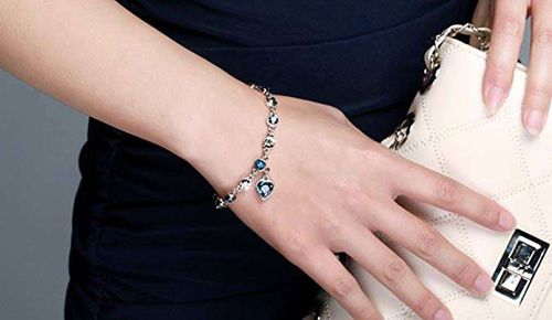 This brand specializes in high-end luxury goods like watches and jewelry😍Love Crystal Heart Charm Bracelet Adjustable Link Bracelets