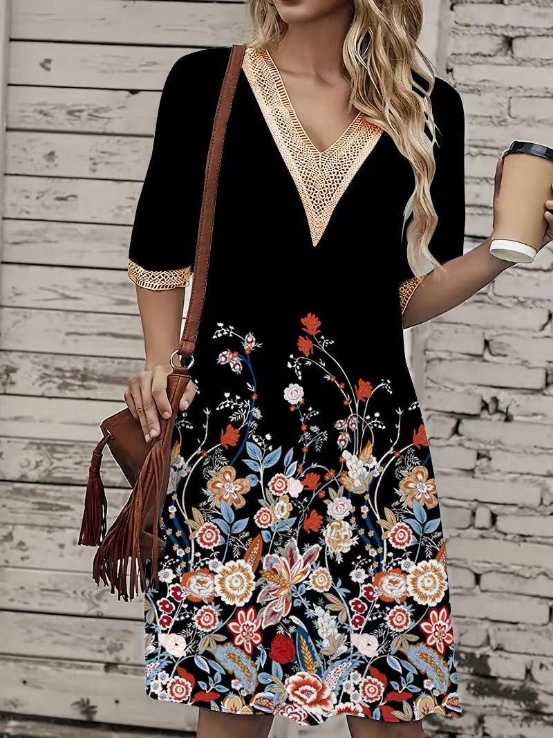 Sukienka z nadrukiem z dekoltem w szpic