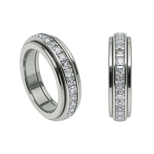 Stylish black polished ring, set with cubic zirconia
