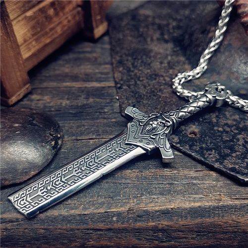 Viking Sword Pendant Men's copper-plated silver vintage broken sword necklace, trendy, versatile, punk, European and American medieval king's sword pendant.