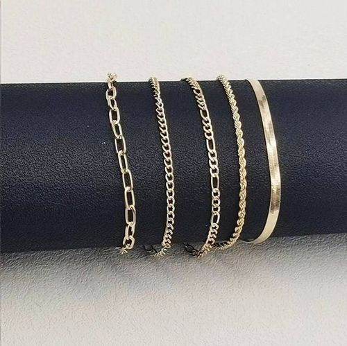 Stylish and exquisite stackable Cuban chain bracelet set, fashionable accessories, women's gifts, and fine jewelry.