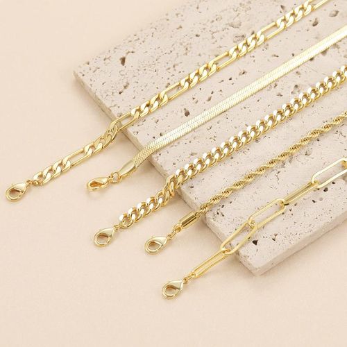 Stylish and exquisite stackable Cuban chain bracelet set, fashionable accessories, women's gifts, and fine jewelry.