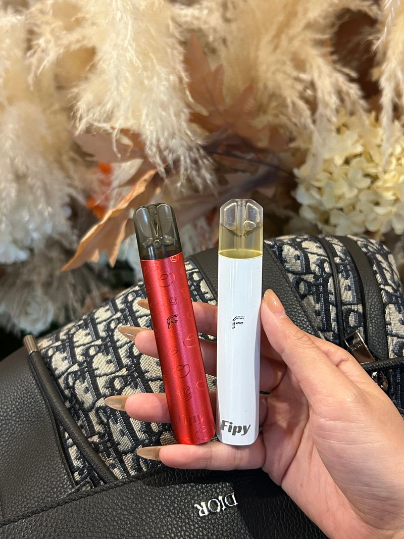 限時活動- FIPY果派 果派一代煙彈 買3盒送1盒隨機口味 買6盒送一隻fipy普通主機 飞行员