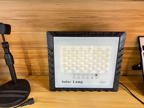 IP67 waterproof 40W solar floodlight with remote control