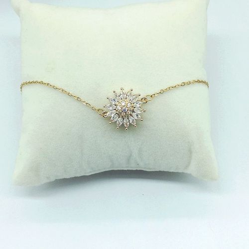 Hot - sale Gold Sunflower Bracelet with Rotatable Flower Design, Moissanite Inlaid and Pure Copper Gold - Plated Process, Noble and Gorgeous, Versatile in Style, Personalized and Fashionable