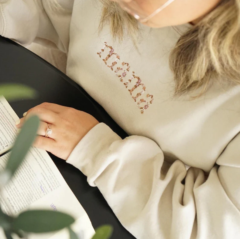 🌸 Everbloom - Embroidered Floral Mama Sweatshirt for Mom & Grandma