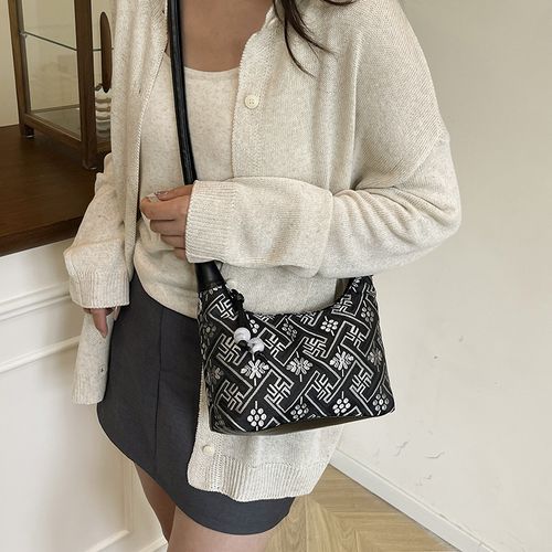 ✨ Dumpling Bag Hot Sale ✨ One bag, two ways to wear! Multiple trendy colors for you to pick. Soft and spacious, perfect for daily outing. Grab yours now, click the link below to order!
