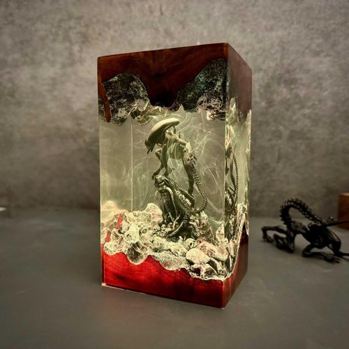 Alien Monster Resin Art Lamp - UV-Resistant Decor for Sunroom Display