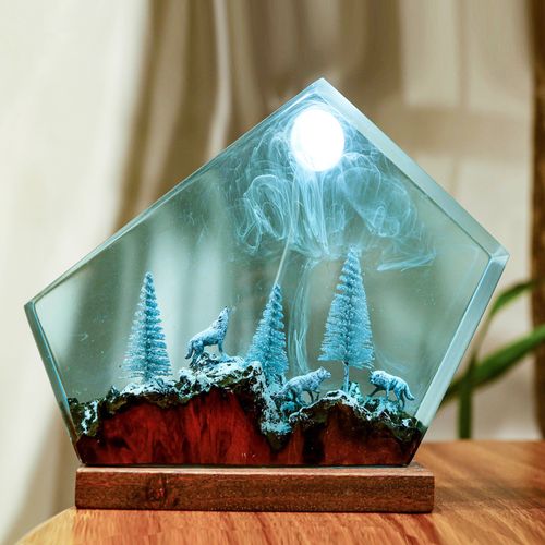 Moonlight Ice Wolf & Arctic Fox Monster Resin Art Lamp - Nature-Inspired LED Lighting