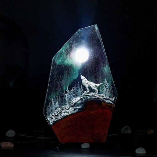 Northern Lights Ice Wolf & Arctic Fox Monster Resin Art Lamp - Nature-Inspired LED Lighting