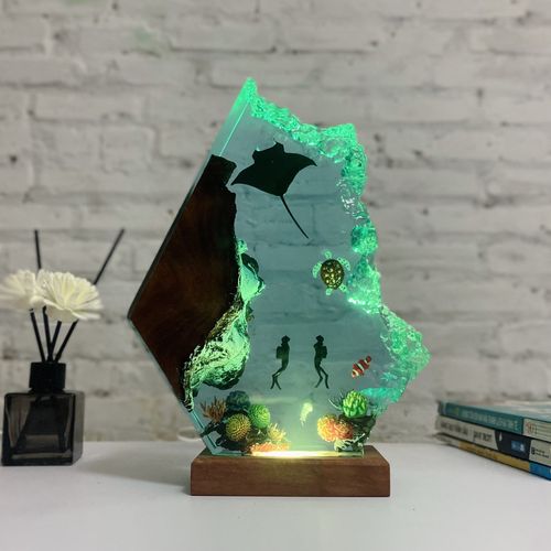 Manta Ray couple divers Handmade Ocean Resin Lamp Series – Diver Detail for Relaxing Evenings
