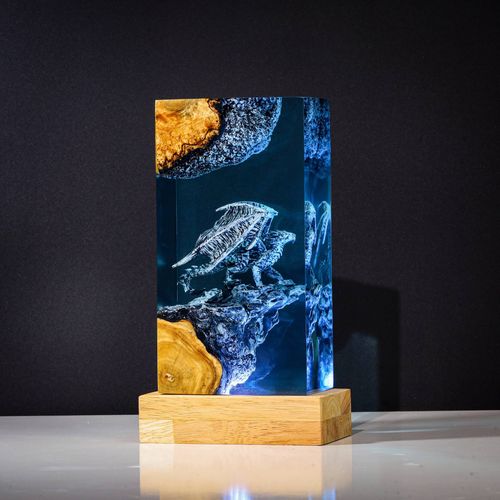 Fourth pterosaur Custom Dragon Resin Art Lamp - Personalized Mythical Lighting for Gifts