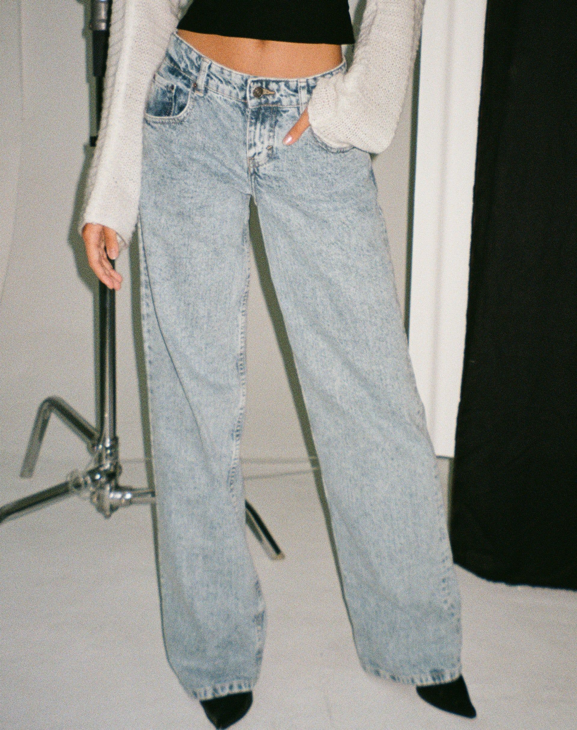 Low Rise Parallel Jeans in 80s Light Blue Wash