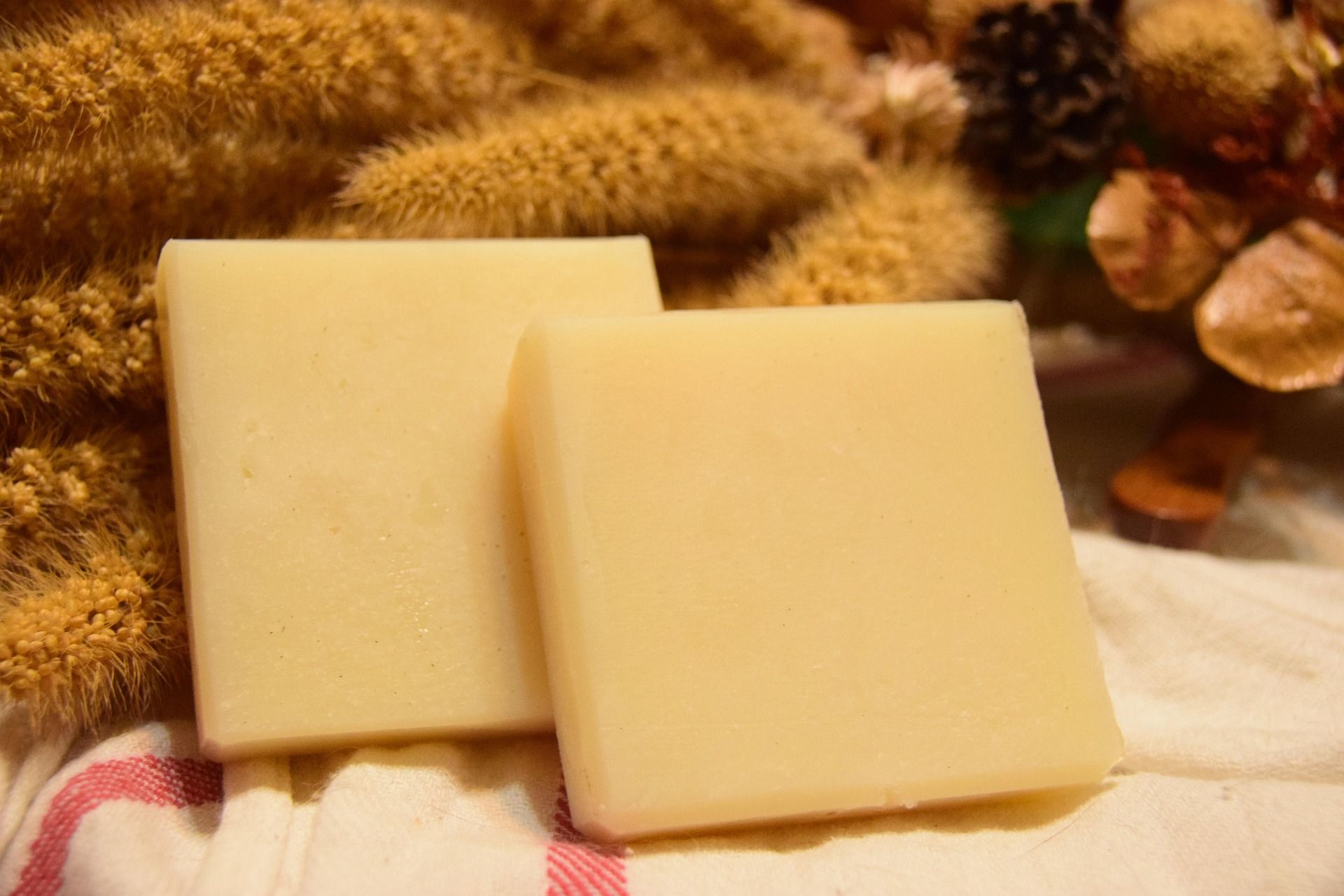 Goat Milk Silk Soap | Nourishing Plant-Based Formula – Gentle Cleanser for Dry Skin in Fall & Winter