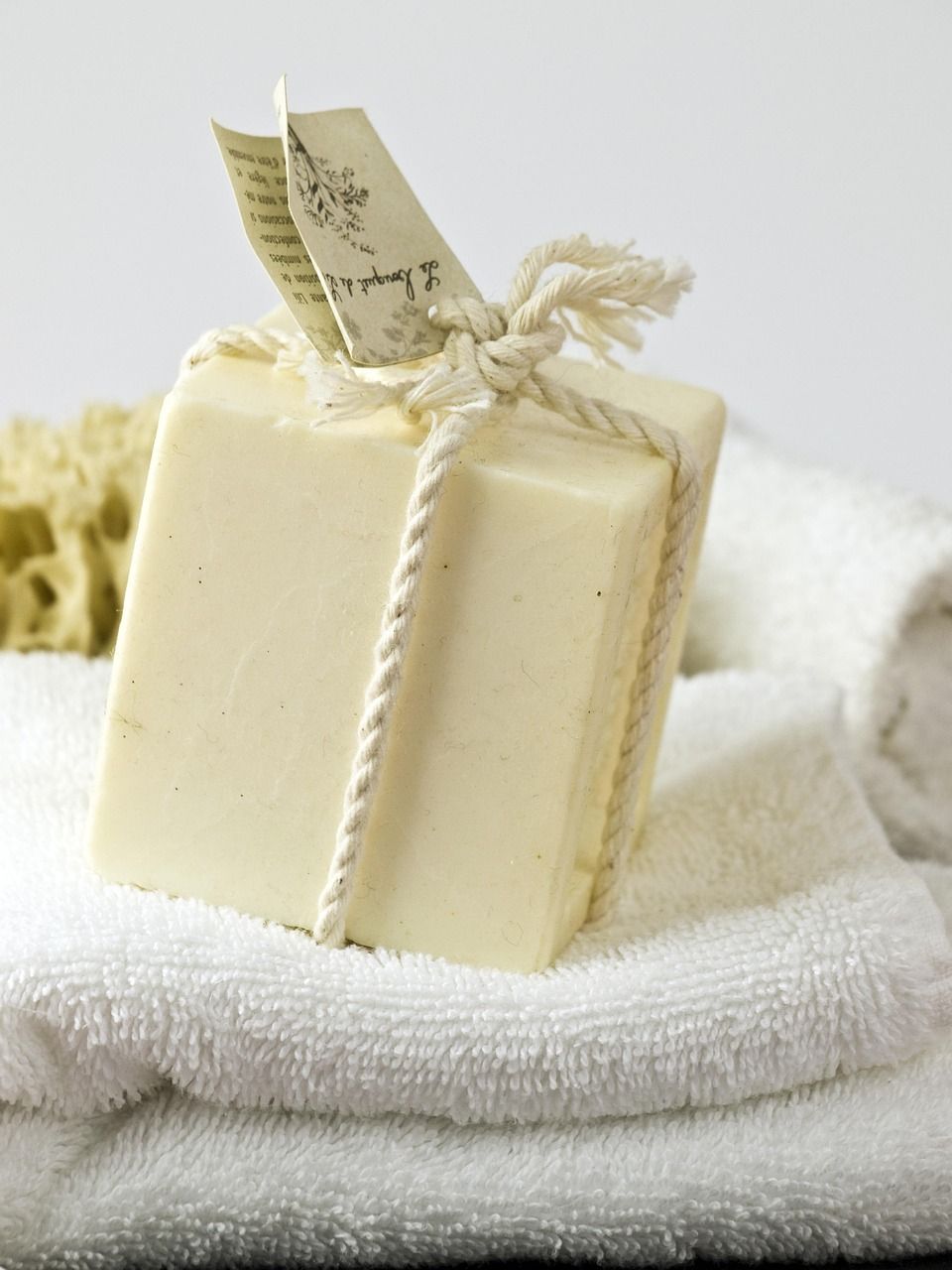 Say Goodbye to Greasy, Flat Hair: Tawfiq Green Amino Acid Shampoo Bar for Easy Fluffy Hair