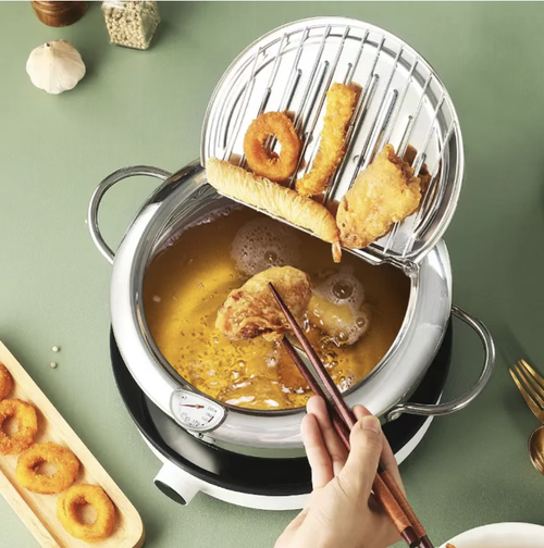 This 304 stainless steel Japanese deep fryer is compatible with both gas and induction cookers. It comes with a thermometer that can monitor the oil temperature in real time. The dual handles make it easy to hold, and the lid can be used as an oil drain rack, effectively filtering out excess oil from the ingredients. It is suitable for making foods such as tempura and french fries. The cleaning process is convenient and it is suitable for small-scale oil frying cooking at home.