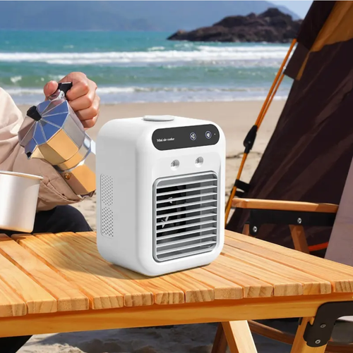 Spray-type desktop air conditioning fan, with a 500ml large water tank that can spray continuously for 10 hours. It features powerful cold air, quick cooling and humidification. Compact and space-saving, it can be used in offices, desks, and campsites. The operation is simple, making it a refreshing savior for the hot desktop in summer.