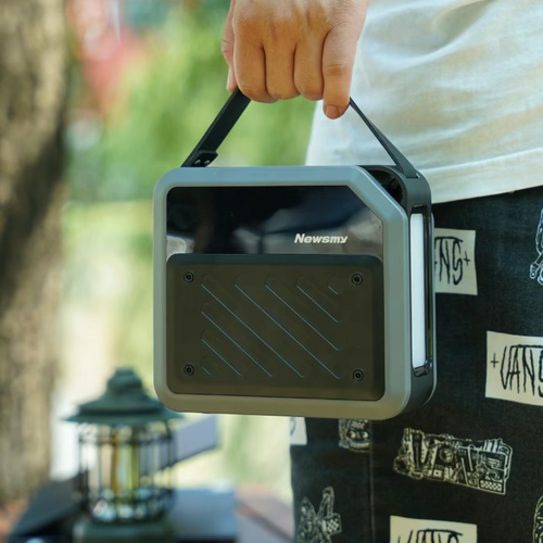 P7 Portable Power Bank, with a capacity of 72000mAh, featuring 100W bidirectional fast charging, multiple output ports supporting simultaneous power supply for multiple devices, with a handle for easy portability. It comes with intelligent digital display and multiple protection measures. Suitable for use in desktop, outdoor and travel scenarios. Say goodbye to battery anxiety. Become your portable all-in-one power supply station.