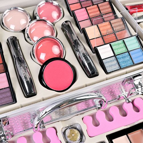 This all-in-one makeup set covers a wide range of products including eyeshadow, blush, lipstick, and makeup brushes. It comes with professional color matching and even beginners can easily create various makeup looks. The lightweight and luxurious aluminum box is convenient for storage and transportation. The mild formula is suitable for various skin types, making it an ideal choice for beginners, professional makeup application, and as a gift for special occasions.