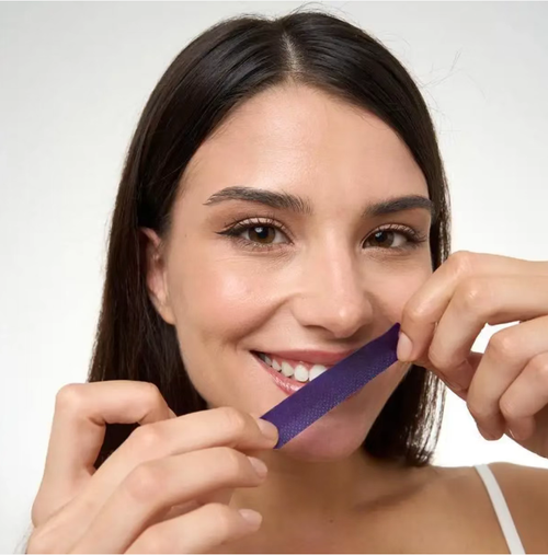 This enamel-friendly teeth whitening sticker is the savior for yellow teeth: The enamel-safe formula is non-irritating and suitable for sensitive teeth. The ultra-thin design fits snugly without slipping off. It brightens teeth in just 30 minutes, allowing you to easily achieve a brilliant smile.