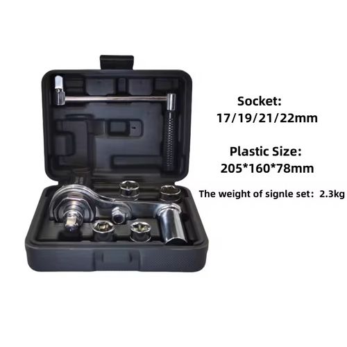 Automobile torque multiplier wrench, with multiple-sized sockets. The torque multiplier design is effortless and efficient, and the handle can be used independently. Made of high-quality materials, it is durable and reliable. The storage box is portable and suitable for large torque disassembly and assembly scenarios such as car tires and chassis. It is an efficient and professional torque solution for auto repair.