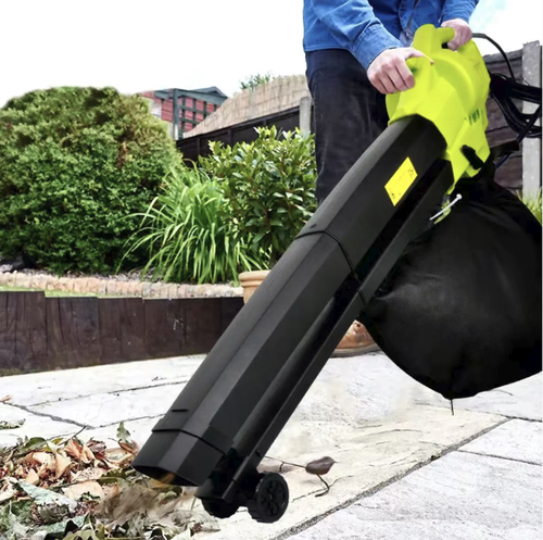 The garden dual-purpose blower and vacuum cleaner can perform three functions: blowing air, vacuuming, and removing debris. It comes with wheels for easy movement and is equipped with a large-capacity leaf collection bag. It features a wired high-power design, capable of clearing fallen leaves and dust in gardens and yards. The bag can be removed and emptied, making it suitable for cleaning operations in private courtyards and park green belts.