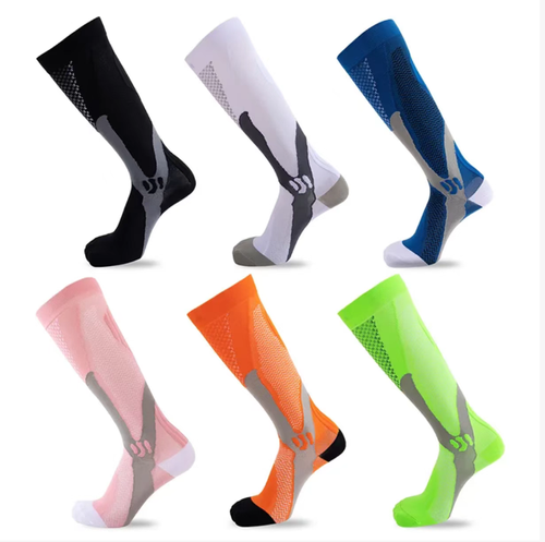This gradient pressure varicose vein stocking has extremely high elasticity and breathability. It can promote the natural flow of blood and help it return to the heart. If you place an order today, you will receive any five pairs of the Prati Yoga Professional Outdoor Sports Varicose Vein Pressure Stockings. You can wear them every day to make your legs look slimmer. It is suitable for situations such as prolonged sitting, commuting and traveling, making leg protection extremely easy.