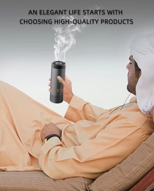 Car-mounted electronic incense burner and aroma comb. Plug it in and it will release gentle fragrance. It can quickly eliminate the unpleasant smell in the car. Suitable for pregnant women and infants. The cover can be removed to turn it into a comb, providing both hair-drying and massage functions. It can relieve tension during traffic jams. The matte metal body combines the incense burner and the comb, making the journey a relaxing experience.