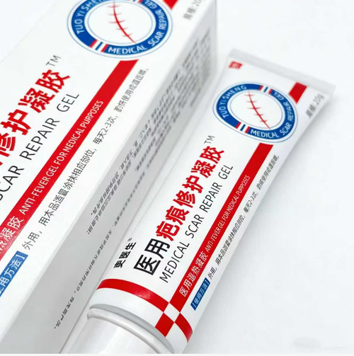 Medical scar gel, a cutting-edge technology for collagen remodeling. It breaks down collagen, guides its arrangement, and repairs the barrier. It can eliminate all types of scars, burns, and acne marks. It is of medical grade and is gentle for post-operative use. Order today and get 6 tubes! New scars will be soft within 28 days, and old scars will become soft within 3 months. All pigmentation will fade, allowing you to regain smooth skin!