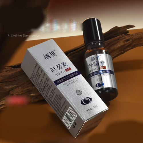 Yan Liye Huangsu Essence Oil. Just roll the ball head over your eyes and the zeaxanthin will be absorbed into the eye area. It can reduce fine lines, reduce puffiness, alleviate dullness, make the skin smooth and not greasy. Even sensitive skin can use it. Order today and you'll receive 8 bottles, which is enough for an entire year of eye care. Roll twice a day in the morning and evening, and the eye area will gradually become brighter and tighter.