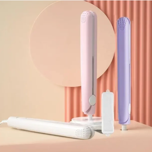 Party in the dormitory! 3-pack negative ion straightening and curling hair styling mini clips, perfect for both curling and straightening hair + negative ion effect, no frizz. Suitable for tousling bangs, curling ends, creating a high crown hairstyle, all in one. It heats up quickly, and you can easily get smooth, curled, fine and soft, perfect for sofas too. Just perfect for staying in the dormitory, packing a bag, or giving to a friend.