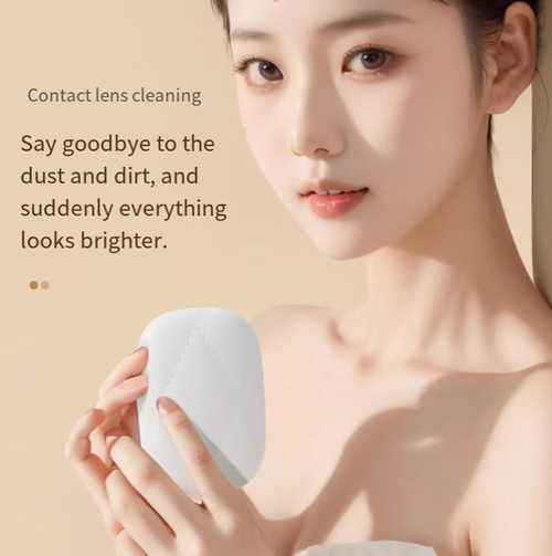 This ultrasonic contact lens cleaner: It features high-frequency vibration for thorough cleaning with no blind spots. The independent cleaning box prevents cross-infection. It has a timer adjustment function and a digital display screen. It gently cleans the lenses without damaging them. It is compatible with Type-C charging and is portable. It is suitable for daily use, commuting, and traveling, making the lenses feel as if they were freshly opened every day.