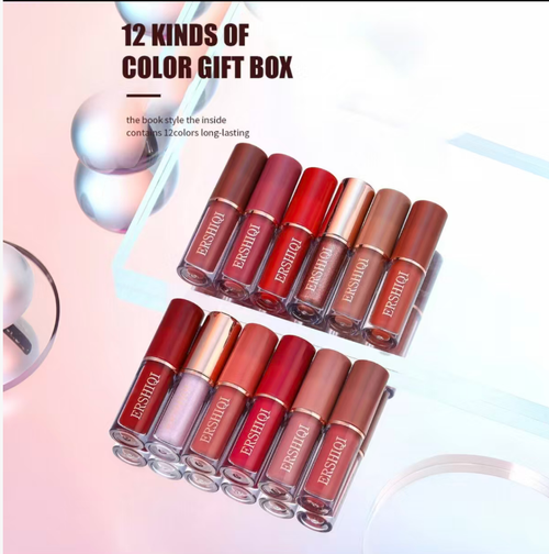 This book-style 12-color lip gloss set features both matte and shimmer finishes, with a wide range of colors. The application is smooth and the film does not stick to the cup after drying. The book-style gift box is neatly organized, making it convenient for storage and carrying. It can be used for various makeup occasions such as daily use and parties, and is suitable for personal use or as a gift.