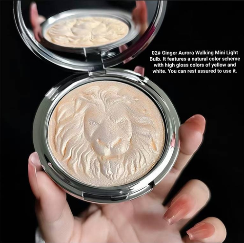 This high-shine and contouring integrated palette features a delicate lion embossing. The texture is like mashed potatoes, soft and smooth, with fine glitter. One palette can achieve both highlighting and contouring effects. The highlight creates a clear and lustrous look, while the contour is soft and natural. It has a mirror surface, making it convenient for touch-ups. Apply a small amount and do it multiple times. It is suitable for various makeup looks and helps create a natural atmosphere.