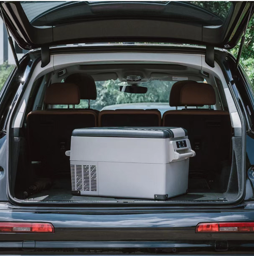 This CF series in-vehicle refrigerator: German technology implementation - wide temperature range of 20℃~20℃, dual use for both the vehicle and the home + three major vehicle protection features, 45° shock resistance and anti-shake, quiet and energy-efficient, suitable for all scenarios such as camping, self-driving, and home use, allowing you to always enjoy professional-level refrigeration freedom and peace of mind for food preservation.