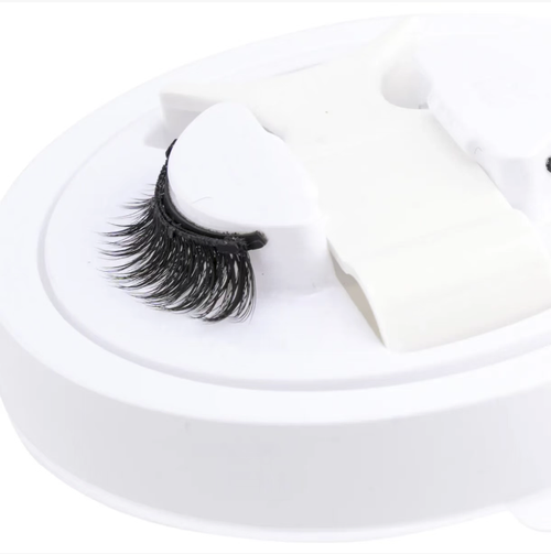 Order today and you will receive a 3-pack of magnetic 3D glue-free thick false lashes travel set. They are suitable for sensitive eyes too. It only takes 10 seconds to apply natural and thick lashes. The 3D three-dimensional design enlarges the eyes, and the accompanying travel tool box allows for makeup touch-ups at any time. It is an atmosphere-enhancing must-have that even beginners can easily master.