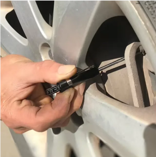 This detection pen helps you avoid driving hazards! The metal probe accurately measures the thickness, with clear and intuitive scales. There's no need to guess the damage based on your intuition. The pen is the size of a signature pen and is portable and easy to carry. It can be put in your pocket or placed in the glove compartment without taking up space. It has zero learning cost, helps avoid excessive consumption, and is a practical tool for safeguarding driving safety!