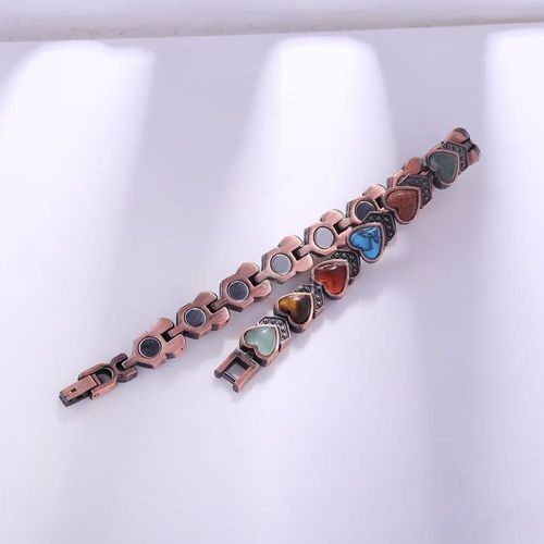 Lesheng magnetic therapy ancient copper brushed bracelet, with the texture of the gemstone, has a retro feel that instantly makes one appear noble. The magnetic energy gently relieves stiffness in the wrist and shoulders, and can be worn all day without causing pressure on the hands during long sitting or commuting. It is not only a delicate accessory to complement outfits, but also a healing item that secretly protects the body. The daily comfort level is directly maximized.