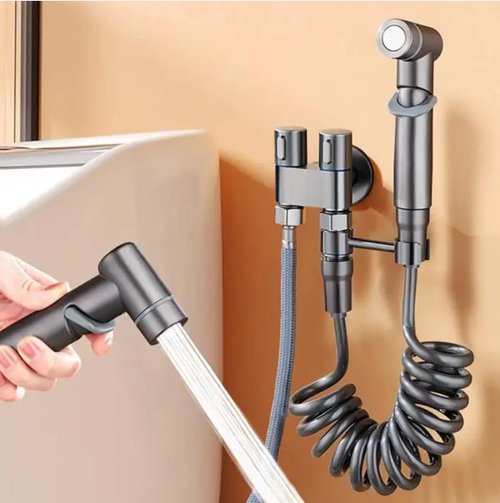 Multifunctional pressure-enhanced spray gun set, with powerful pressure and multiple water output modes. It can easily clean toilet stains and tile scale, and can also be used for watering flowers and washing pets. Installation is simple. The explosion-proof hose is flexible and has no dead corners. The metal material is durable and rust-proof, making bathroom cleaning efficient, easy and relaxing!